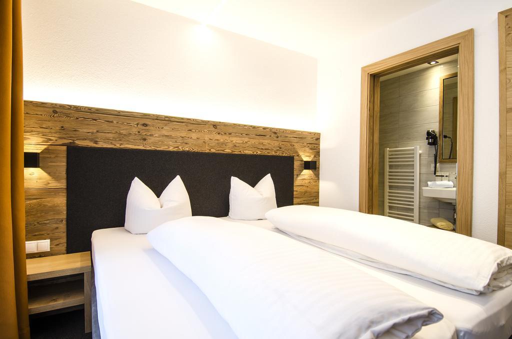 Hotel Garni Persutt Ischgl Exteriör bild