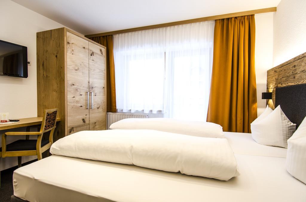 Hotel Garni Persutt Ischgl Exteriör bild