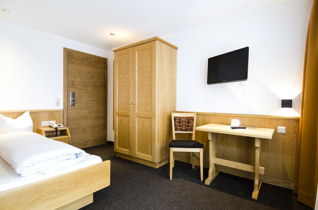 Hotel Garni Persutt Ischgl Exteriör bild
