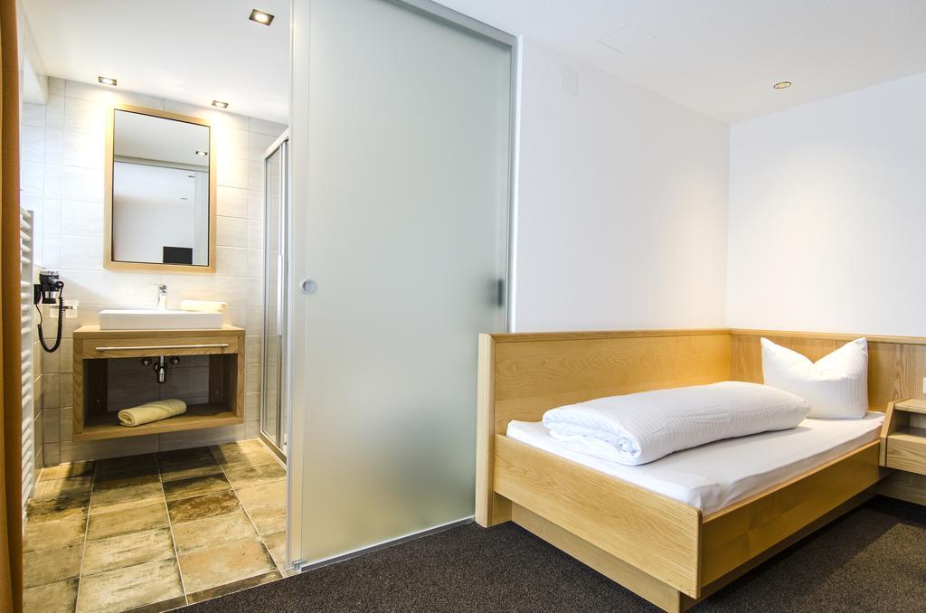 Hotel Garni Persutt Ischgl Exteriör bild