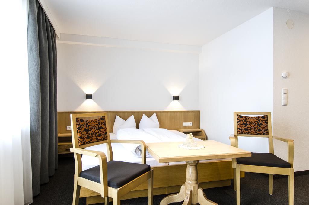 Hotel Garni Persutt Ischgl Exteriör bild
