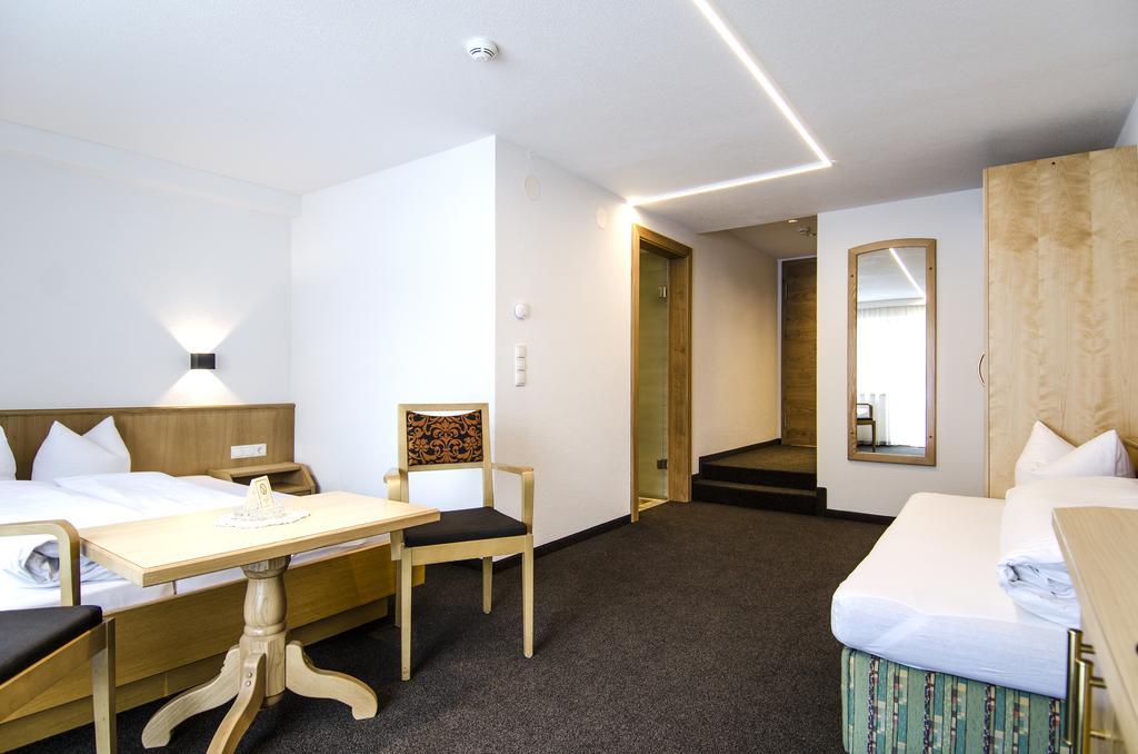 Hotel Garni Persutt Ischgl Exteriör bild