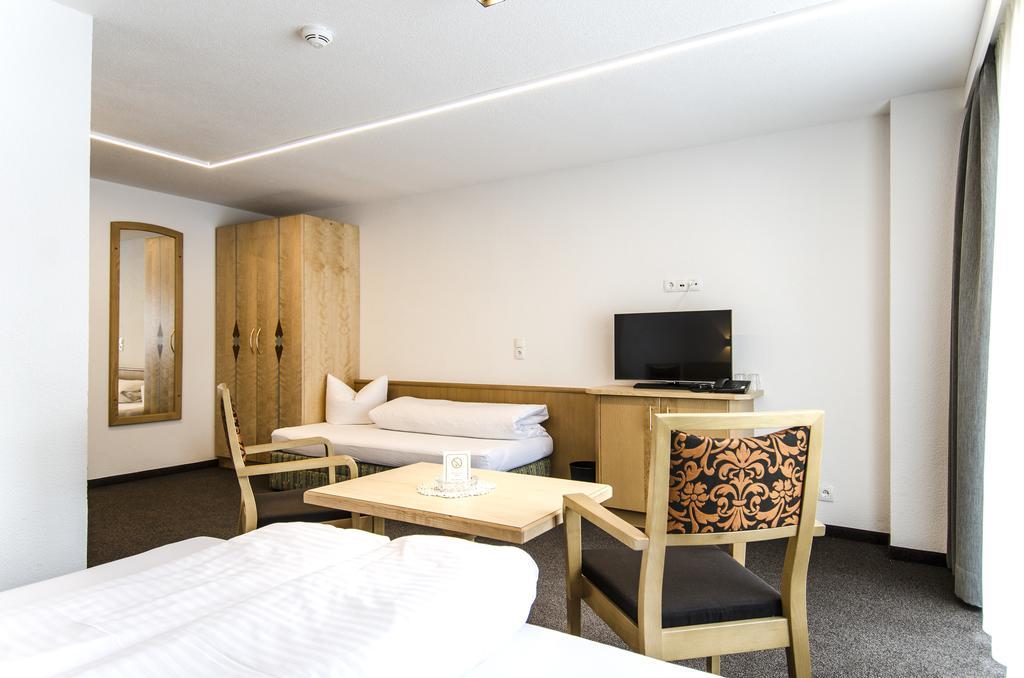 Hotel Garni Persutt Ischgl Exteriör bild