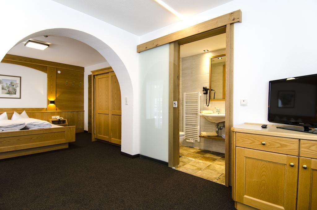 Hotel Garni Persutt Ischgl Exteriör bild