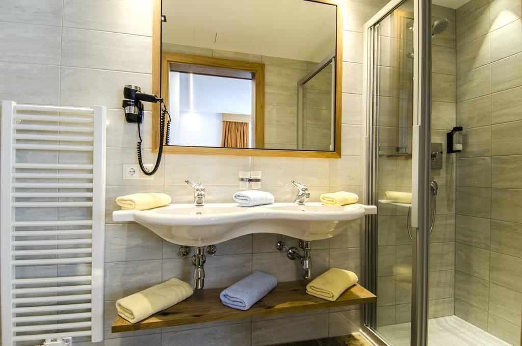 Hotel Garni Persutt Ischgl Exteriör bild