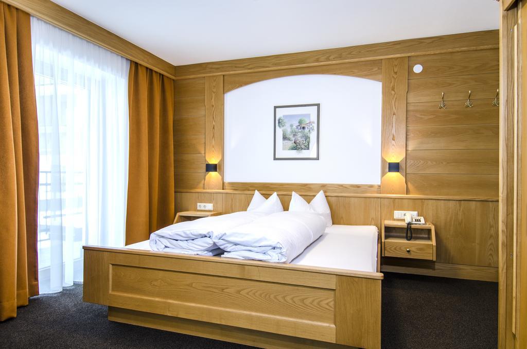 Hotel Garni Persutt Ischgl Exteriör bild