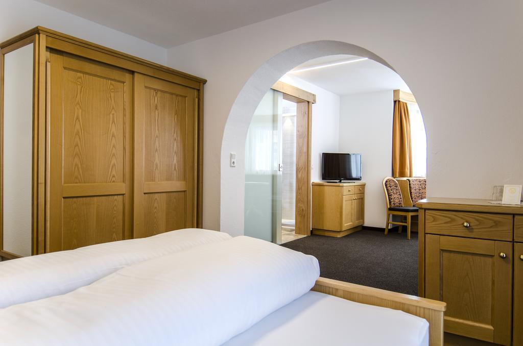 Hotel Garni Persutt Ischgl Exteriör bild