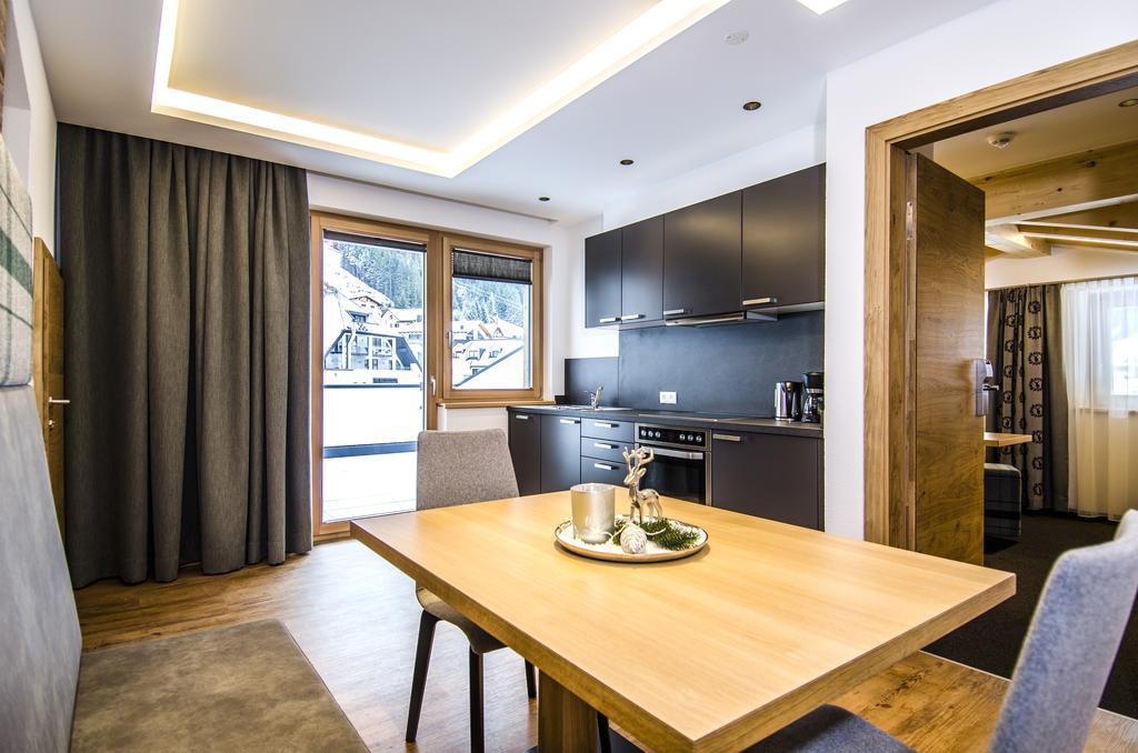 Hotel Garni Persutt Ischgl Exteriör bild