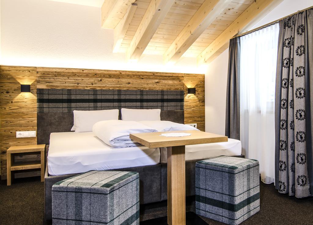 Hotel Garni Persutt Ischgl Exteriör bild