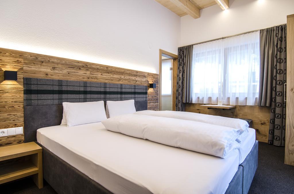 Hotel Garni Persutt Ischgl Exteriör bild