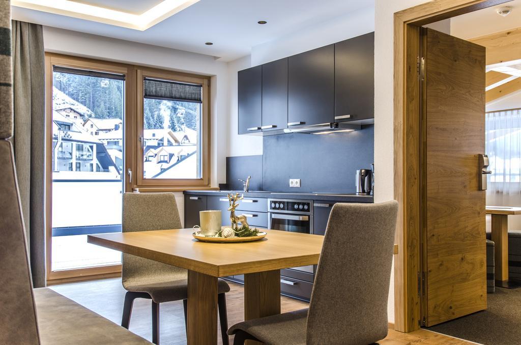 Hotel Garni Persutt Ischgl Exteriör bild