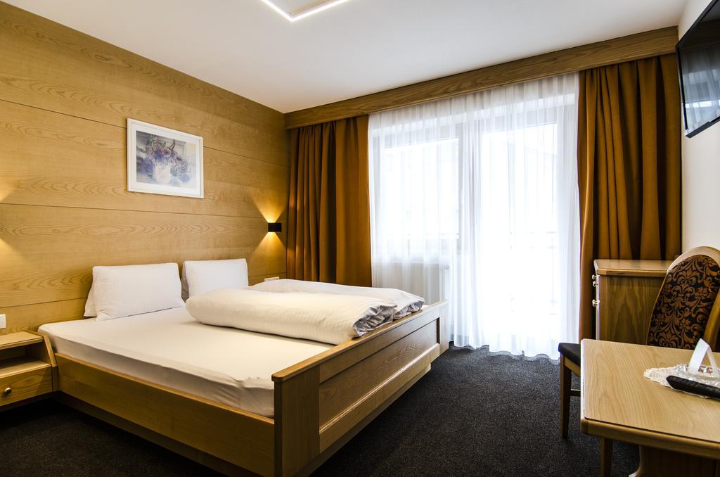 Hotel Garni Persutt Ischgl Exteriör bild