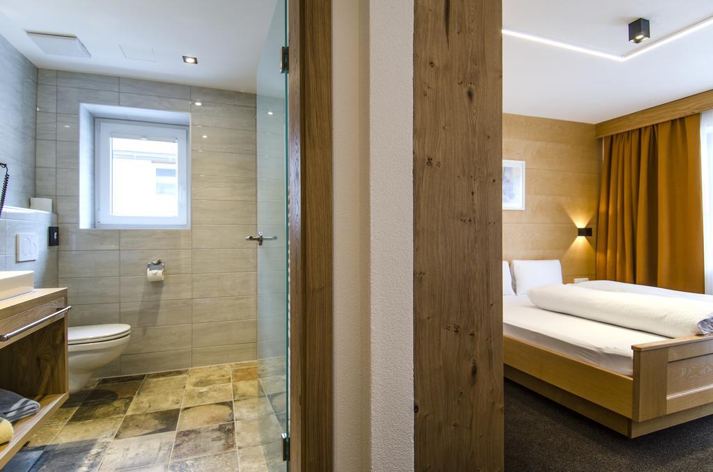 Hotel Garni Persutt Ischgl Exteriör bild